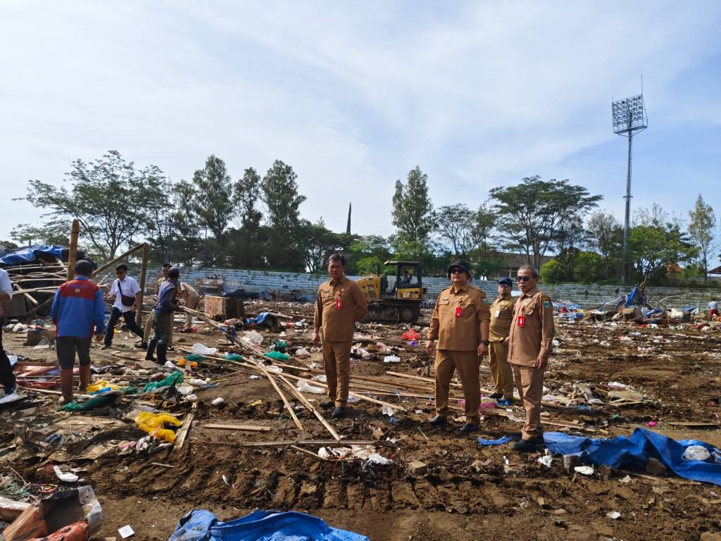 Pimpin Renovasi Pembersihan Area Dalam, Sekda Zadiem: Kembalikan Fungsi Stadion Gelora&nbsp;Brantas