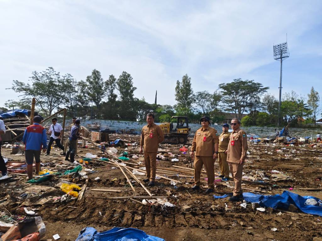 Pimpin Renovasi Pembersihan Area Dalam, Sekda Zadiem: Kembalikan Fungsi Stadion Gelora Brantas