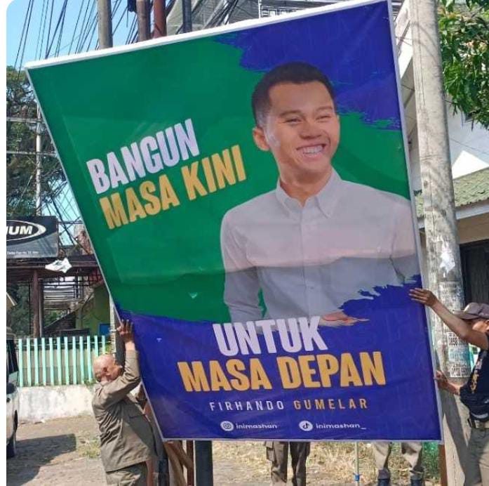 Tegas Tak Pandang Bulu, Satpol PP Kota Batu Tertibkan Reklame dan Banner Tidak&nbsp;Berizin
