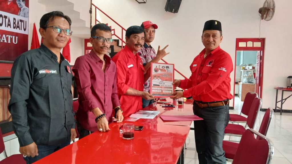 Ketua PAC PDI Perjuangan Junrejo Asaf, Kembalikan Formulir Pendaftaran Calon Wakil Wali Kota Batu&nbsp;2024
