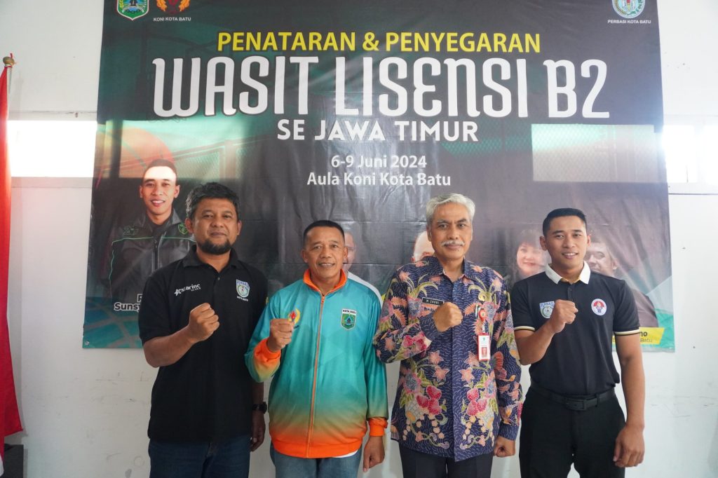 Penataran dan Penyegaran Wasit Lisensi B2 se-Jawa Timur di Aula KONI Kota&nbsp;Batu