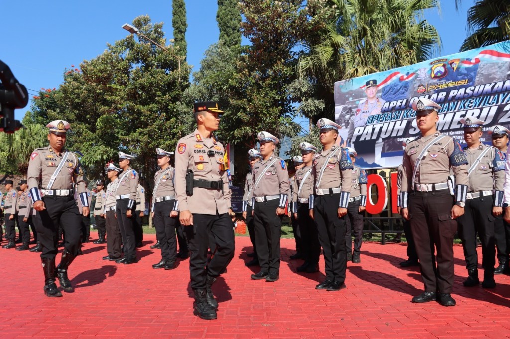 Kapolres Batu AKBP Oskar Pimpin Apel Gelar Pasukan Ops Patuh Semeru&nbsp;2024