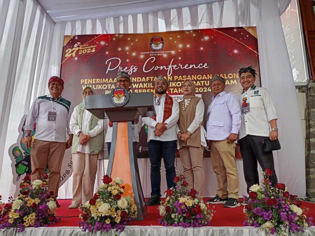 Cak Nur dan Mas Heli Daftar ke KPU Kota Batu, Berkas Dinyatakan Sudah&nbsp;Lengkap