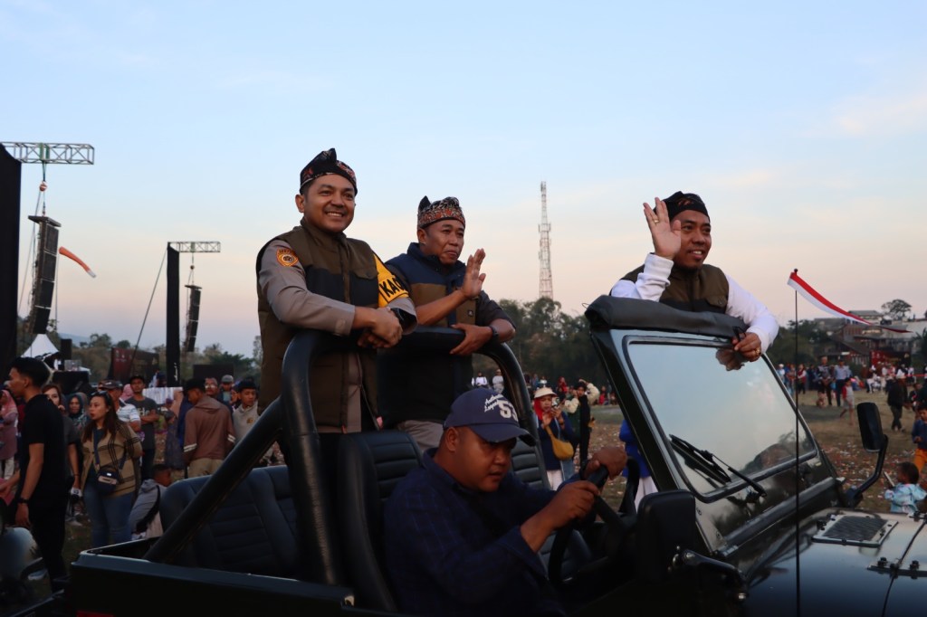 Kapolres Batu AKBP Andi Ikuti Kirab Maskot Pilkada Serentak Tahun&nbsp;2024