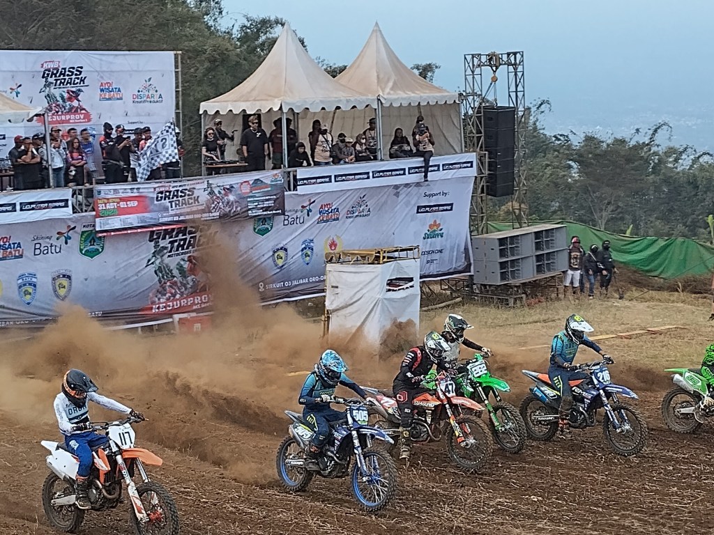 Sedot Ribuan Wisatawan, Disparta Kota Batu Sukses Gelar Event Sport KWB Grass Track Motorcross Championship Kejurprov Jatim&nbsp;2024